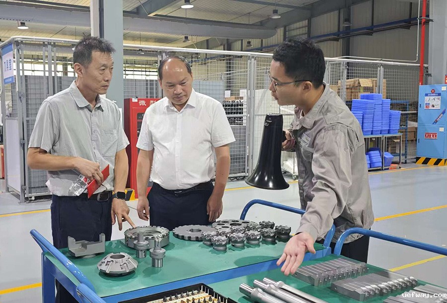 1758588184804302.jpg 照片-请把左下角的脚修掉.jpg